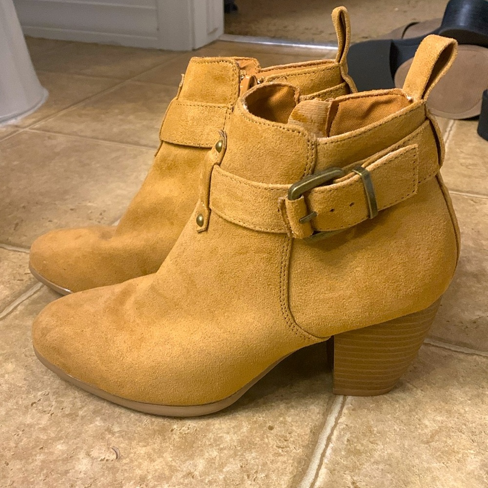 Qupid booties tan